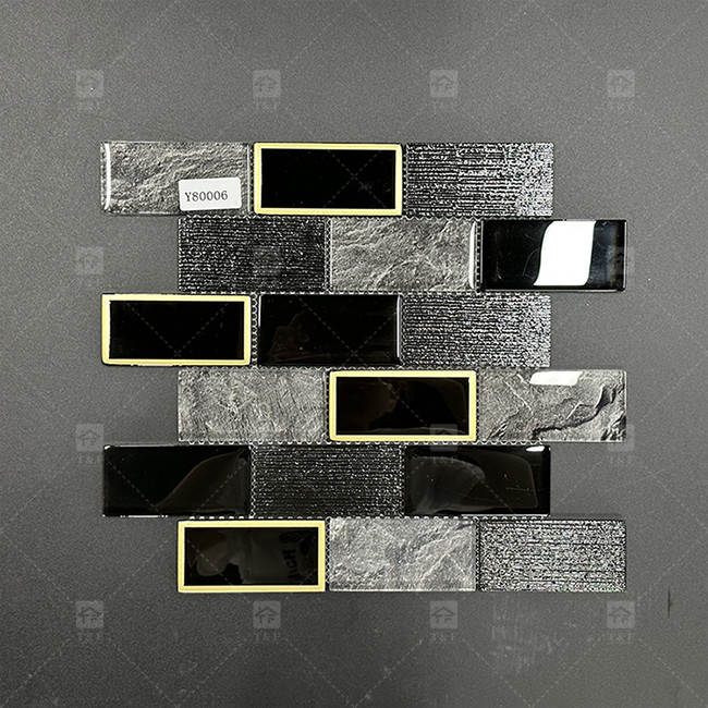 شكل الشريط الطويل بلاك الزجاج الفسيفساء البلاط مع الحدود المعدنية الحمام جدار تصميم نمط