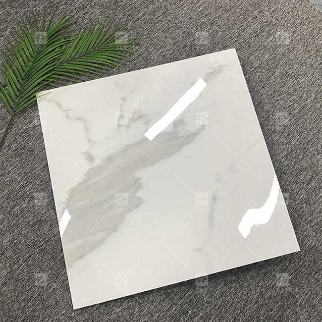 600x600mm البلاط الزجاجي الملمع الملمع العالي للطابق البلاط البورسليني الرخام الأبيض القياسي