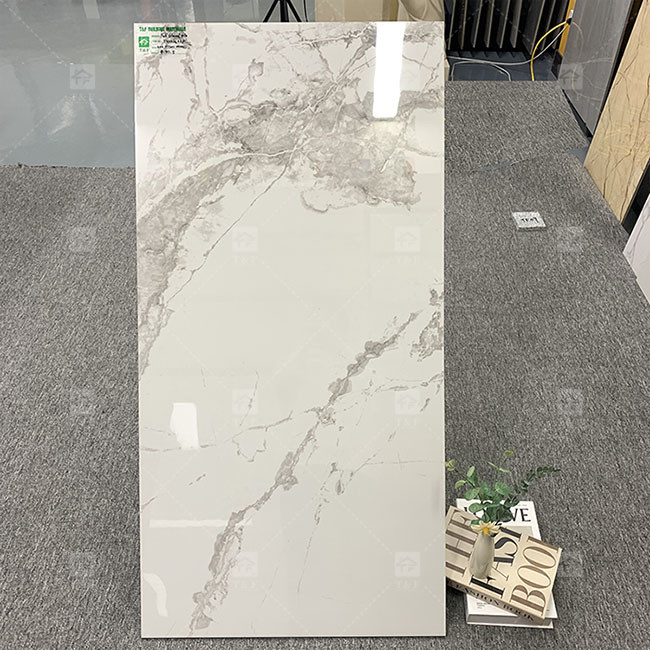 600x1200mm Carrara البيضاء الملمعة الملمعة عالية البلاط الزجاجي لأرضية البلاط البورسليني الرخام