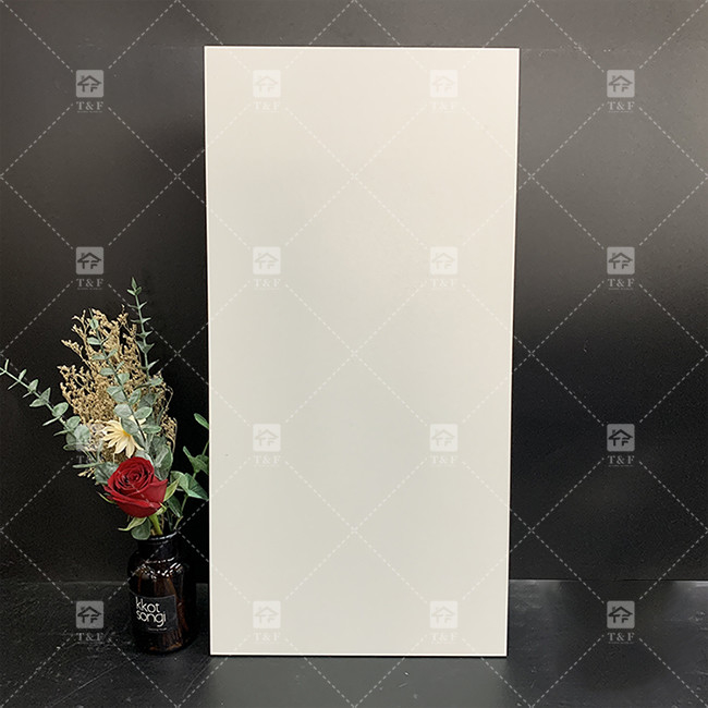 المنزل الزخرفي بلاط البورسلين الأبيض الخارق 300x600 بلاط الجدار المطبخ سطح ملمع بلاط السيراميك
